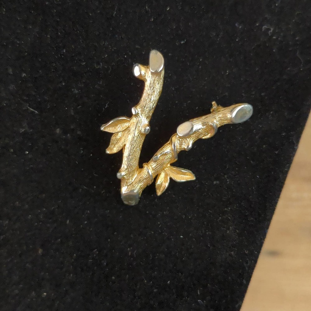 Vintage Sarah Coventry 1950s Sarah's ABCs Letter V Pin